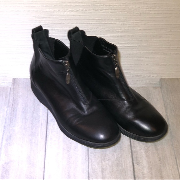 COLE HAAN Black Leather Zippered Boots SZ 7.5 - Picture 5 of 8